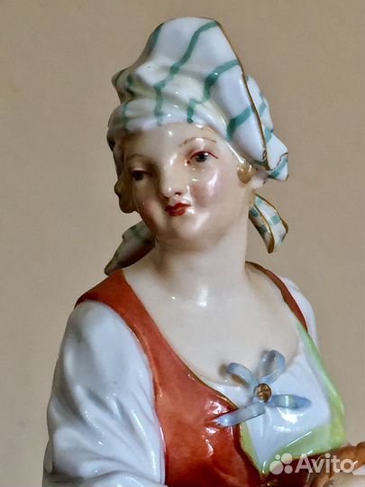 Девушка с кувшинками. KPM. Германия