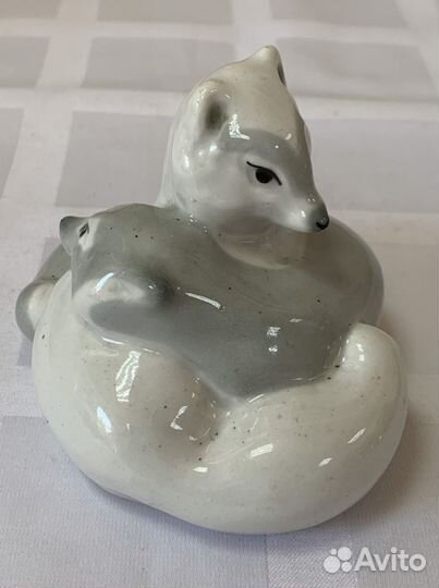 Статуэтка фарфор. Два песца. лфз
