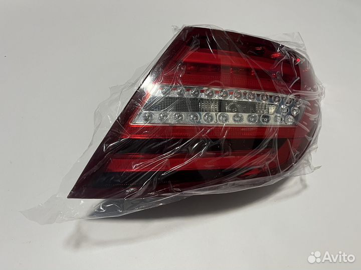 Правый задний фонарь Mercedes w204 рестайл новый