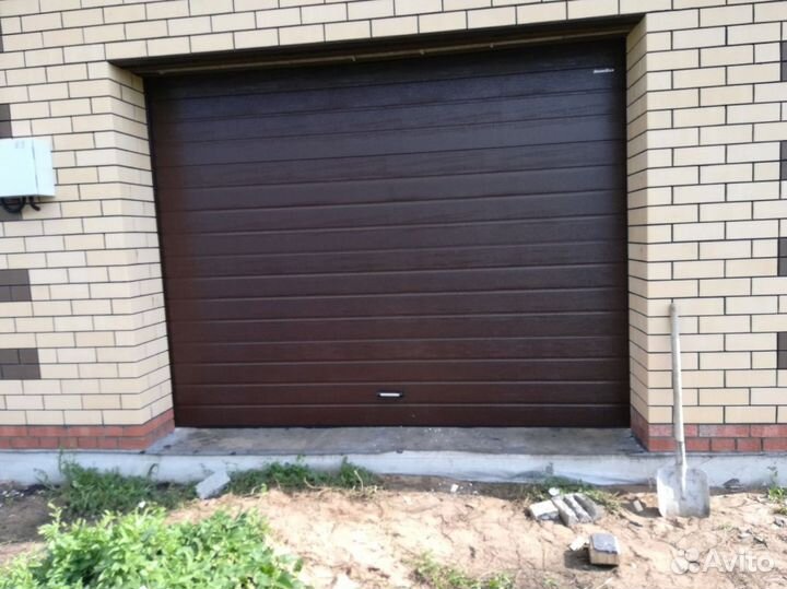 Секционные ворота