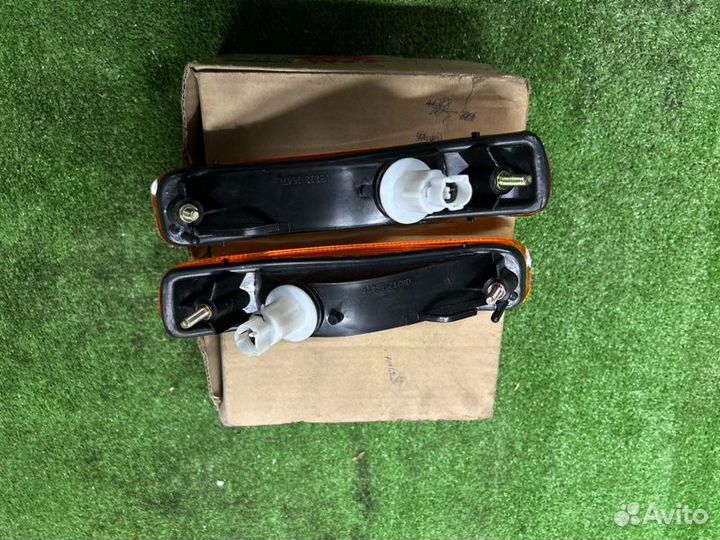 Повторитель поворота в бампер передний Toyota