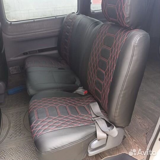Чехлы Toyota Noah (50) комбо