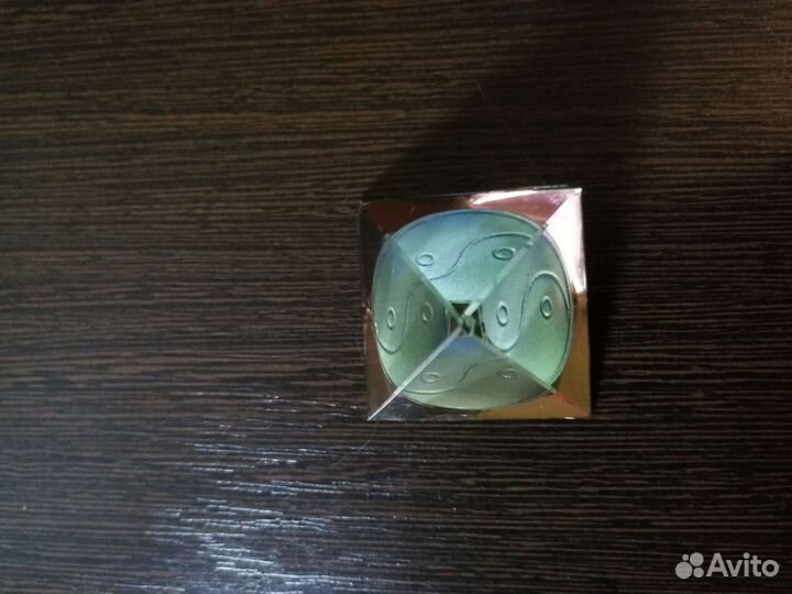 Стеклянная пирамида