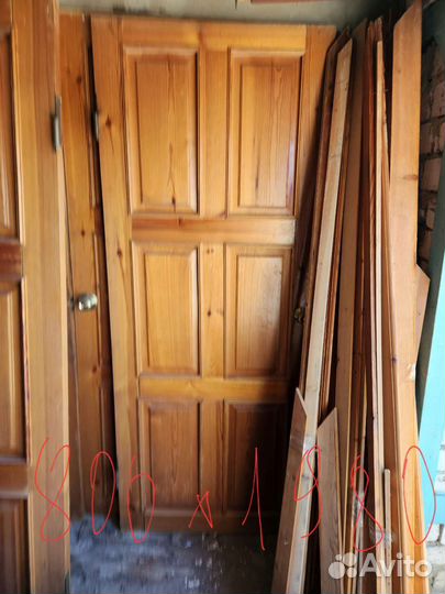 Двери межкомнатные из массива