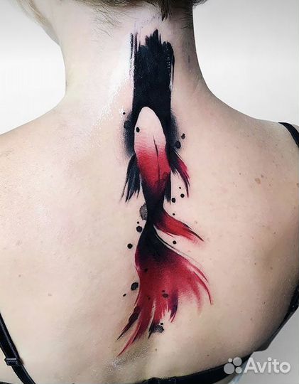 Модель на цветное тату