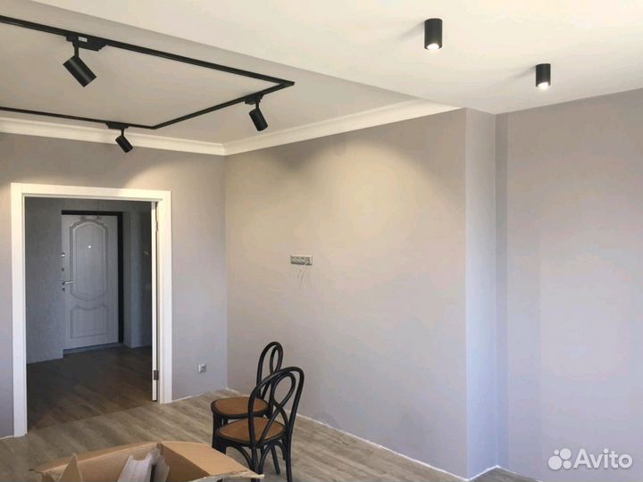 Оклеим обои