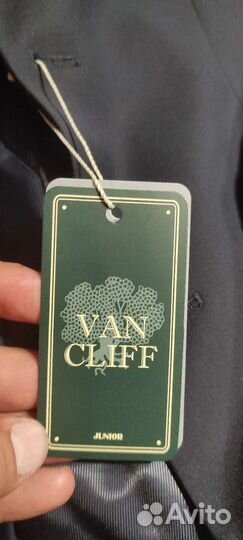 Школьный костюм для мальчика темно-синий 146 новый