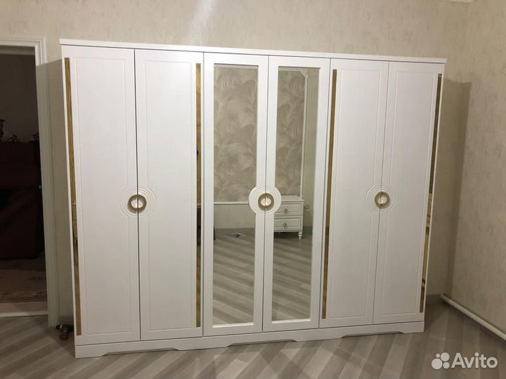 Шкаф распашной новый