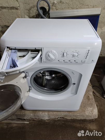 Стиральная машина Ariston 5кг