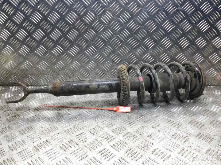 Стойка передняя правая Audi A4 AHL