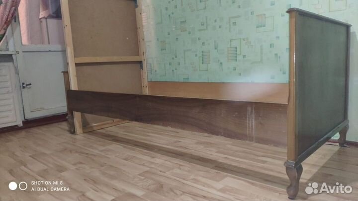 Кровать из массива дерева, Болгария