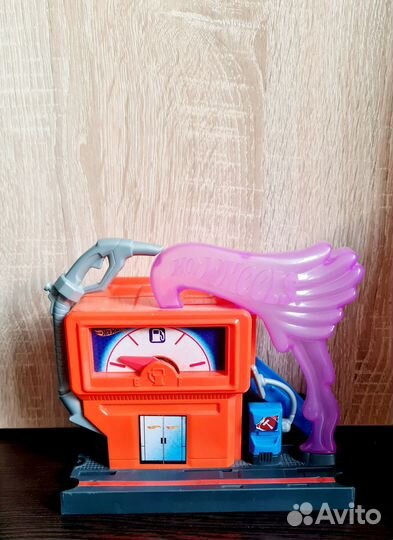 Hot wheels (Хот Вилс) автовоз+автозаправка