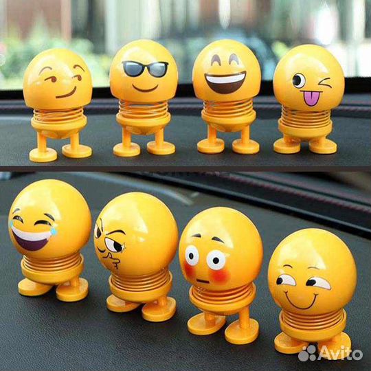 Смайлик на пружинке в авто