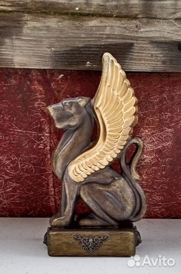 Статуэтка барельеф Грифон