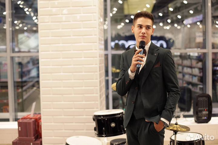 Ведущий мероприятий тамада