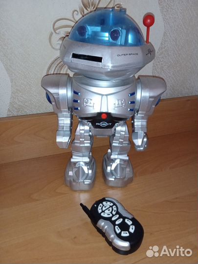 Игрушка робот с пультом