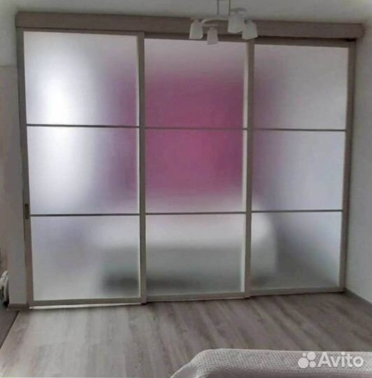 Раздвижная перегородка с матовым стеклом