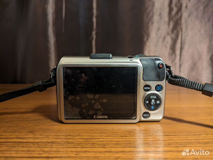 Canon EOS M, богатый комплект
