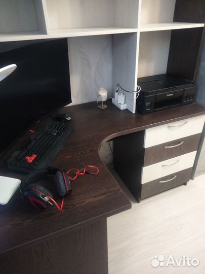 Компьютерный стол