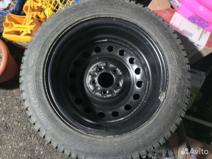 Зимняя резина 205 55 r16 бу 1 сезон на штампах