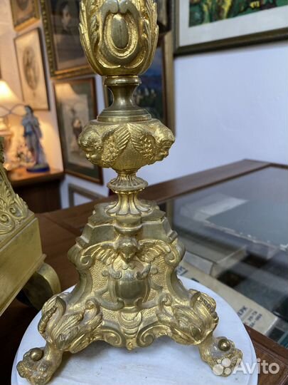 Старинные бронзовые часы с канделябрами