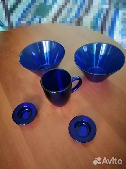 Посуда и подсвечники из синего стекла