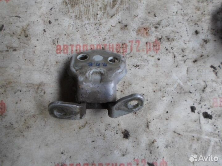 Петля двери передняя правая верхняя Kia Shuma 2001