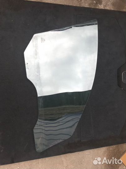 Стекло двери переднее левое Ford Focus