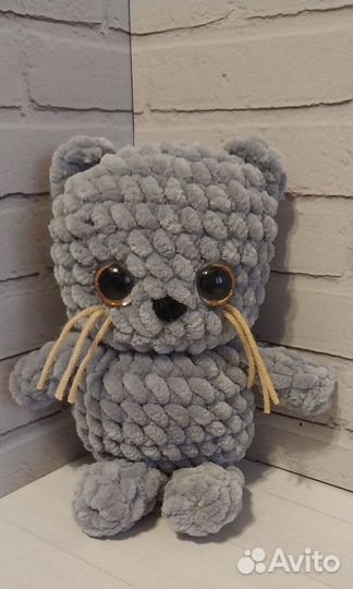 Вязанный кот басик