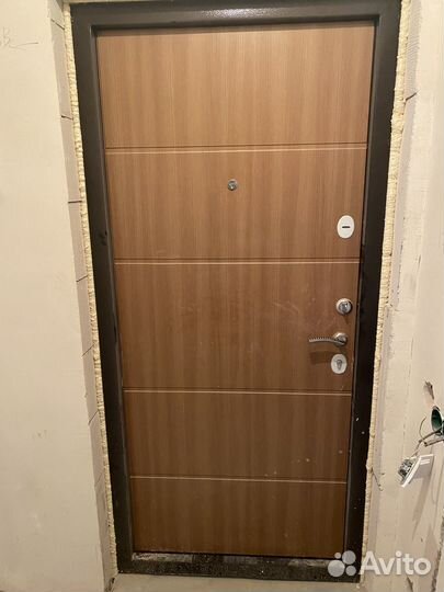 Дверь входная металлическая от застройщика