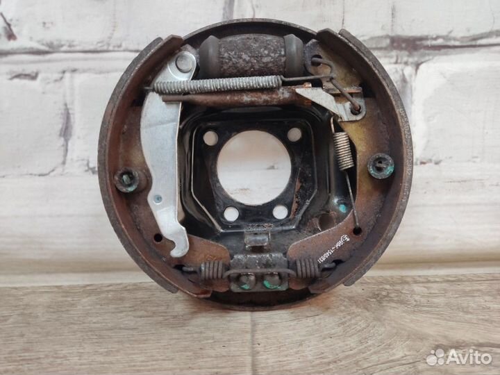 Щит опорный задний правый Nexia Нексия