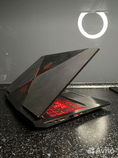 Игровой ноутбук HP i7-7700/gtx1050ti/8g/ssd1128