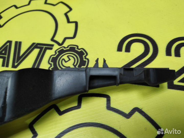 Кожух замка капота Toyota Harrier GSU30 2grfe