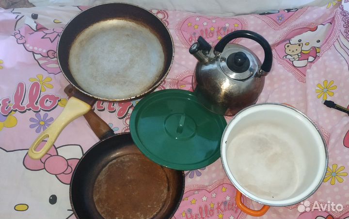 Сковородки кастрюля чайник. посуда пакетом