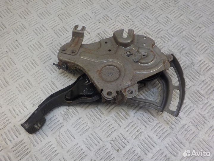 Рычаг стояночного тормоза Chrysler 300C