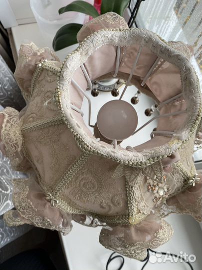 Лампа с абажуром настольная