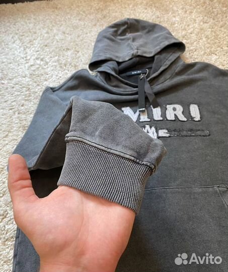 Худи amiri на руках