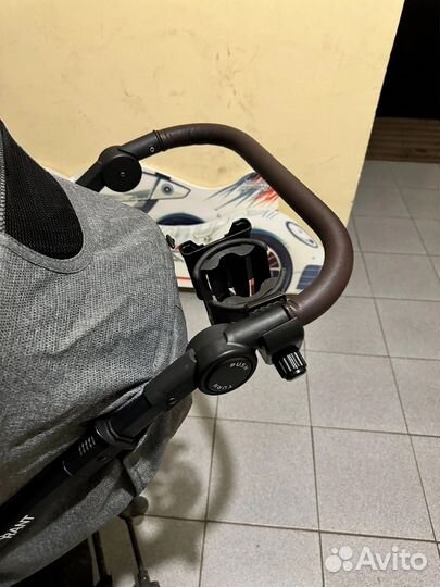 Прогулочная коляска с надувными колесами