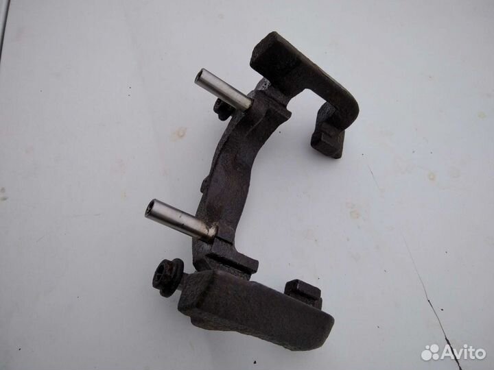 Скоба переднего суппорта Citroen c5x7