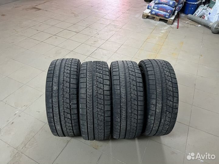 Bridgestone Blizzak VRX 215/55 R16