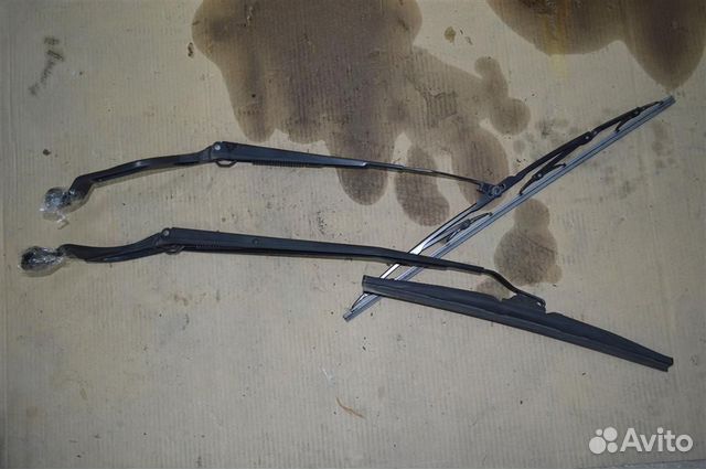 Поводок стеклоочистителя передний Nissan Sunny f