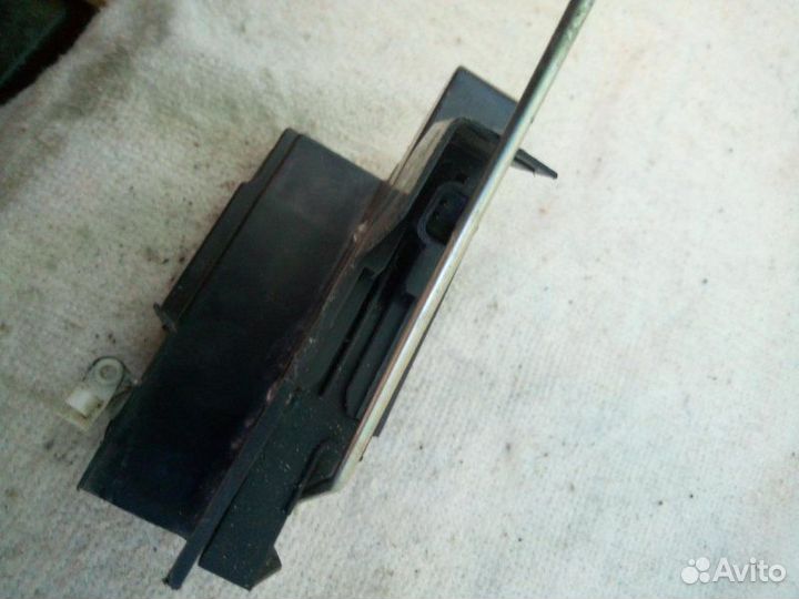 Замок двери передний правый Renault Sandero 2