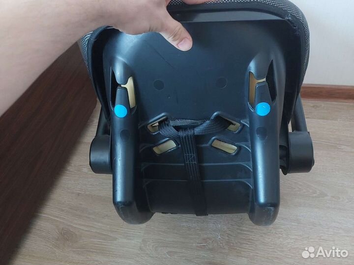 Автомобильное кресло