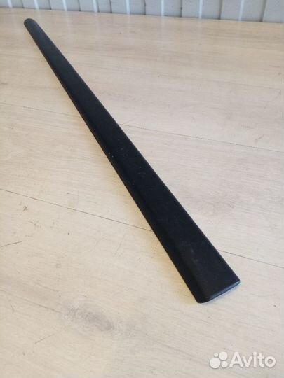 Молдинг на дверь передний правый Peugeot 107 1KR