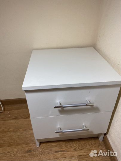 Тумба прикроватная с выдвижными ящиками