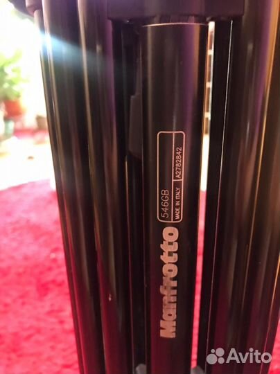 Профессиональная видео камера со штативом sony