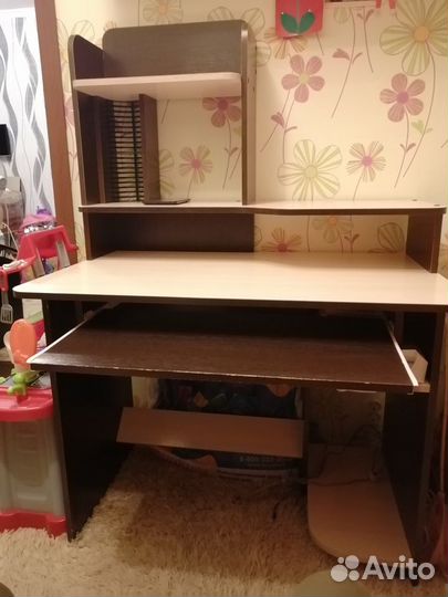 Компьютерный стол