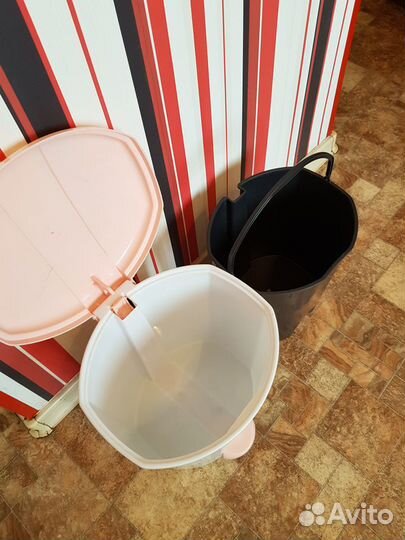 Ведерко для мусора с педалькой