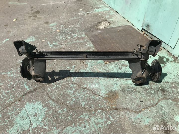 Шкода Рапид 2015г задняя балка