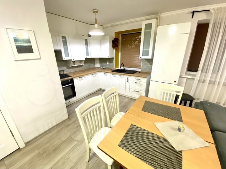 2-к. квартира, 64 м², 1/2 эт.